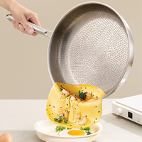 Poêle à frire antiadhésive martelée en acier composite triple couche 304 avec revêtement en titane pour la cuisine domestique