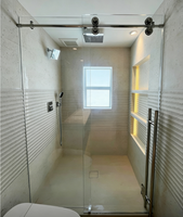 Porte de douche coulissante moderne avec système de fermeture douce, porte de salle de bain en verre sans cadre