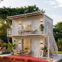 Villa conteneur préfabriquée à deux étages, maison préfabriquée personnalisée OEM/ODM avec balcon pour hôtel de villégiature, maison d'hôtes et chalet de vacances