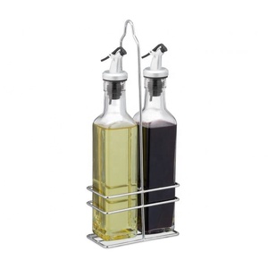 <span class=keywords><strong>Bouteille</strong></span> carrée en verre de vinaigre <span class=keywords><strong>d</strong></span>'<span class=keywords><strong>huile</strong></span> <span class=keywords><strong>d</strong></span>'<span class=keywords><strong>olive</strong></span> 150ml 250ml 500ml sans goutte <span class=keywords><strong>avec</strong></span> <span class=keywords><strong>bec</strong></span> en acier inoxydable et support de poignée en métal <span class=keywords><strong>pour</strong></span> la cuisine - Product Image 1