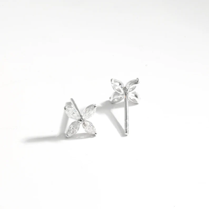 Boucles d'oreilles clous en or massif avec diamants de culture, motif fleur étoilée, design minimaliste céleste, bijoux fins, cadeau de mariage - Product Image 3