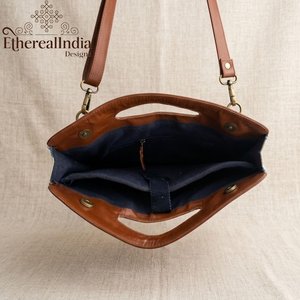 Sac pour ordinateur portable en coton imprimé indigo, sac fourre-tout de bureau structuré avec poignée en cuir, vente en gros, fournisseur d'exportation Inde - Product Image 4