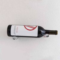 Présentoir de bouteille de vin mural en acrylique personnalisé avec cheville de poteau cheville de présentation de vin flottant en acrylique transparent