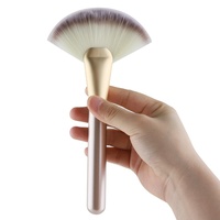 Kuas Highlighter Single Fan Brush dengan Gagang Kayu, Bulu Sintetis Lembut, Tersedia