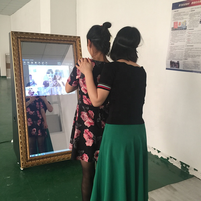 Лидер продаж, волшебная зеркальная фотобудка для селфи в масштабе 21:10, фотобудки с мультисенсорным экраном 62 дюйма для свадеб, популярное зеркало для рекламы 55 дюймов