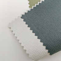 Tissu en cuir PU multicolore tendance avec gaufrage, texture douce, résistant à l'abrasion et anti-moisissure, 110 GSM, pour usage vestimentaire