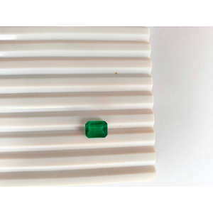 มรกตทรงแปดเหลี่ยมสีเขียว ซื้อมรกตธรรมชาติออนไลน์ มรกตสีเขียวพรีเมียม หินมรกตคุณภาพสูง อัญมณีมรกตคุณภาพสูง - Product Image 4