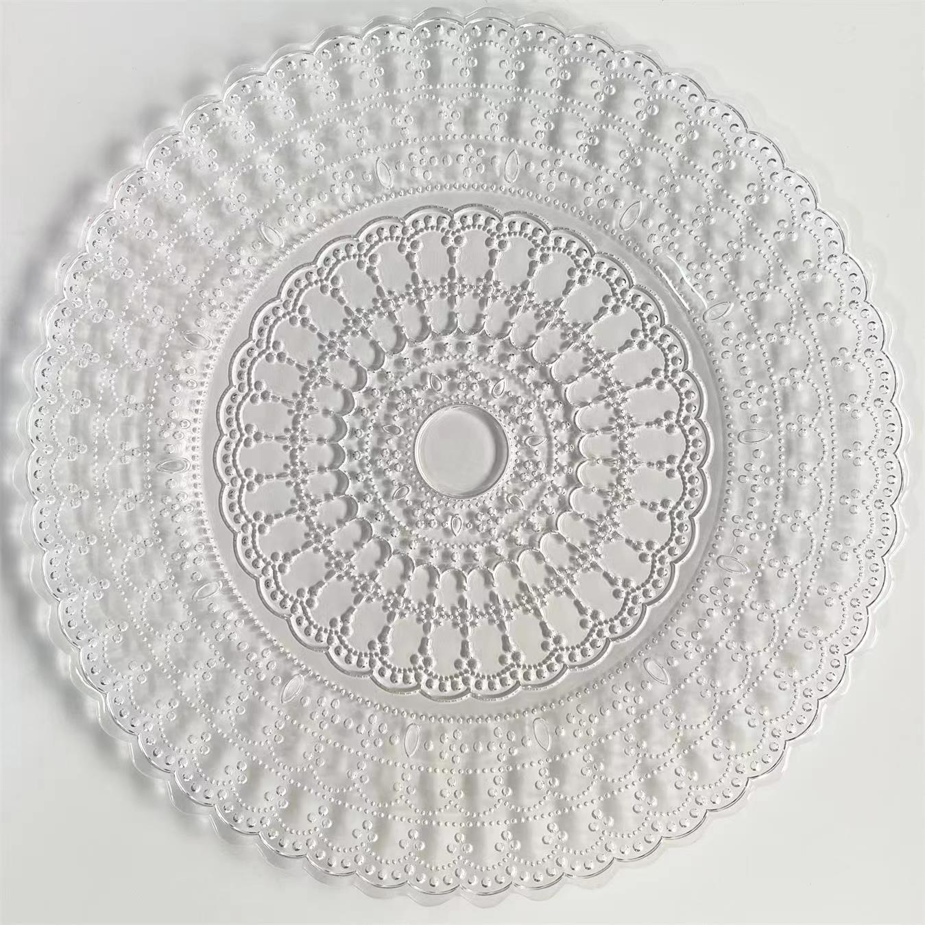 Clear glass charger plates for wedding decoration, high-end outdoor wedding scene with exquisite patterns for Leasing company