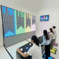 Jeu de contrôle interactif par bouton-poussoir pour activité de team building, avec console de jeu active à construction multiple
