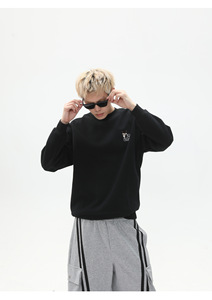Abbigliamento Maschile |   Maglione Autunnale in Cotone Felpato con Ricamo sul Collo e Motivo a Cuore, Vestibilità Ampia, Lavaggio Enzimatico, Quattrocentoventi - Product Image 4
