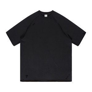 Camiseta de algodón de gran tamaño para hombre con logotipo personalizado 100% 320GSM lavado ácido raglán desgastado manga corta dobladillo crudo diseño de agujero rasgado en blanco - Product Image 3