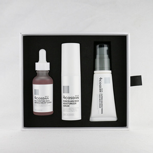 Kit anti-âge raffermissant soigneusement conçu pour un lifting et une réduction des rides, pour des contours jeunes. - Product Image 1