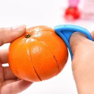 Peladores de naranja de plástico DoreenBeads, cortador de limón y pomelo, utensilios de cocina aleatorios de 7,4x3,4 cm, 1 unidad - Product Image 3