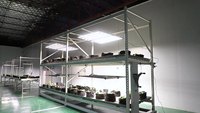 Grande serre agricole multi-travées avec système hydroponique de refoulement et de refoulement par flux, table mobile et bacs de semis automatiques en alliage d'aluminium