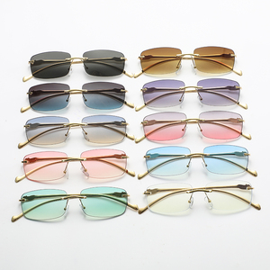 S2685 Designer <span class=keywords><strong>Marque</strong></span> Femmes Lunettes <span class=keywords><strong>De</strong></span> <span class=keywords><strong>Soleil</strong></span> Protection <span class=keywords><strong>De</strong></span> L'environnement <span class=keywords><strong>Pas</strong></span> <span class=keywords><strong>Cher</strong></span> Hommes Rétro <span class=keywords><strong>De</strong></span> Luxe En Métal <span class=keywords><strong>De</strong></span> Forme Carrée Sans Monture Lunettes <span class=keywords><strong>De</strong></span> <span class=keywords><strong>Soleil</strong></span> - Product Image 2