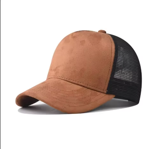 Casquette Trucker Unisexe Personnalisable avec Logo Imprimé en Suédine, Bicolore avec Trous en Maille, Tendance, 5 Panneaux, Idéale pour le Sport et les Voyages - Product Image 1