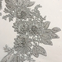 Coudre sur la broderie d'appliques de dentelle de dames 3d brillantes de paillettes d'or LT2292A