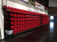 Sièges de tribune en plastique durable, couleurs personnalisées, aspect brillant et éclatant, modèle salle de sport GAME EN Sports Entertainment