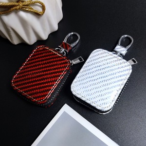 Estuche de fibra de carbono para AirPods con cremallera, ligero y anticaídas, con llavero. - Product Image 3