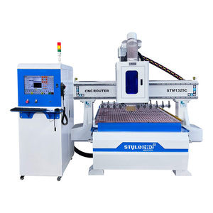 Máquina enrutadora <span class=keywords><strong>CNC</strong></span> de madera 1325 de alta eficiencia con cambiador automático de herramientas para hacer muebles a precio económico - Product Image 1