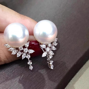 Orecchini a Perno Geometrici Simili a Perle per Donne, Eleganti Orecchini Scintillanti per Uso Quotidiano e Feste, Gioielli alla Moda - Product Image 1