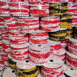 โซ่เตือนภัยพลาสติก สีแดง ขาว เหลือง ดำ สำหรับแยกการจราจร ใช้กับกรวยและแขวนเสื้อผ้า - Product Image 3