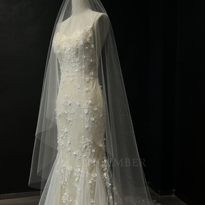 Robe de mariée sirène moderne NT28 avec appliques longues en cristal, dos lacé, broderie en dentelle, sans manches et fleurs - Product Image 4