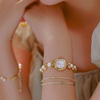 Jam Tangan Wanita Quartz Emas Mutiara Elegan dengan Dial Mutiara untuk Wanita