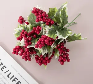 กิ่งผลฮอลลี่เบอร์รี่ปลอมสีแดงขนาด 22 ซม. เหมือนจริง สำหรับตกแต่งบ้านในช่วงเทศกาลคริสต์มาสและปีใหม่ - Product Image 5