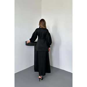 ชุดเดรสคอวีแบบพันรอบตัว แขนพอง ผ้าซาติน ทรงเข้ารูปและบานออกด้านหลัง ประดับลายดอกกุหลาบสีดำ ชุดสำหรับงานพิธีการของผู้หญิง - Product Image 6