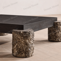 Table basse carrée Wabi Sabi Dream Home avec plateau en bois brûlé, pieds cylindriques en marbre brut, table de salon rustique