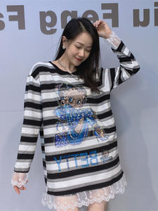 T-shirt Nera <span class=keywords><strong>e</strong></span> Bianca <span class=keywords><strong>a</strong></span> <span class=keywords><strong>Righe</strong></span> Casual in Cotone Elasticizzato da <span class=keywords><strong>Donna</strong></span>, Lunghezza Media, Stile Coreano, con Inserti in Pizzo, Vestibilità Ampia, Primavera Autunno - Product Image 3