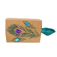 Caja de dulces con diseño de pluma de pavo real, caja de embalaje de dulces de Papel Kraft con diamantes de imitación para cajón