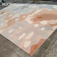 Tapis artisanal en laine et fibres de bambou avec support en coton durable, motif sculpté, idéal pour salles d'exposition, galeries d'art et hôtellerie