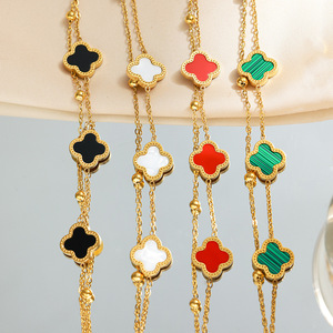 Bracelet de charme en acier inoxydable de haute qualité à quatre feuilles de trèfle pour <span class=keywords><strong>femmes</strong></span>, plaqué or, zircon, coquille, élégant, sans ternissement - Product Image 1