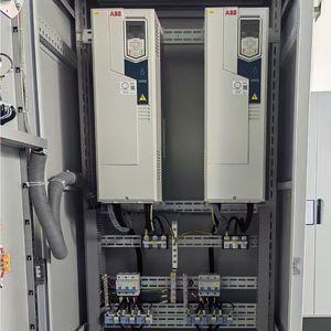 双驱动变频器控制柜 |   IP54，紧凑型加固设计 - Product Image 2