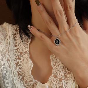 Collier étoile hexagonale <span class=keywords><strong>de</strong></span> style <span class=keywords><strong>cour</strong></span> à texture précieuse en acier inoxydable plaqué <span class=keywords><strong>or</strong></span> 18 carats - Product Image 3