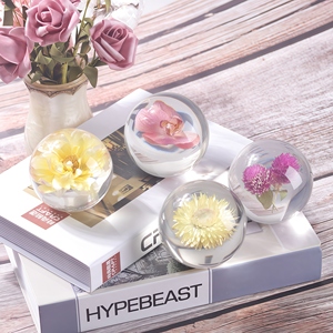 Prensapapeles de Resina con Forma de Bola de Flores Hecho a Mano y Personalizado para Decoración de Escritorio en Casa u Oficina y como Regalo - Product Image 4