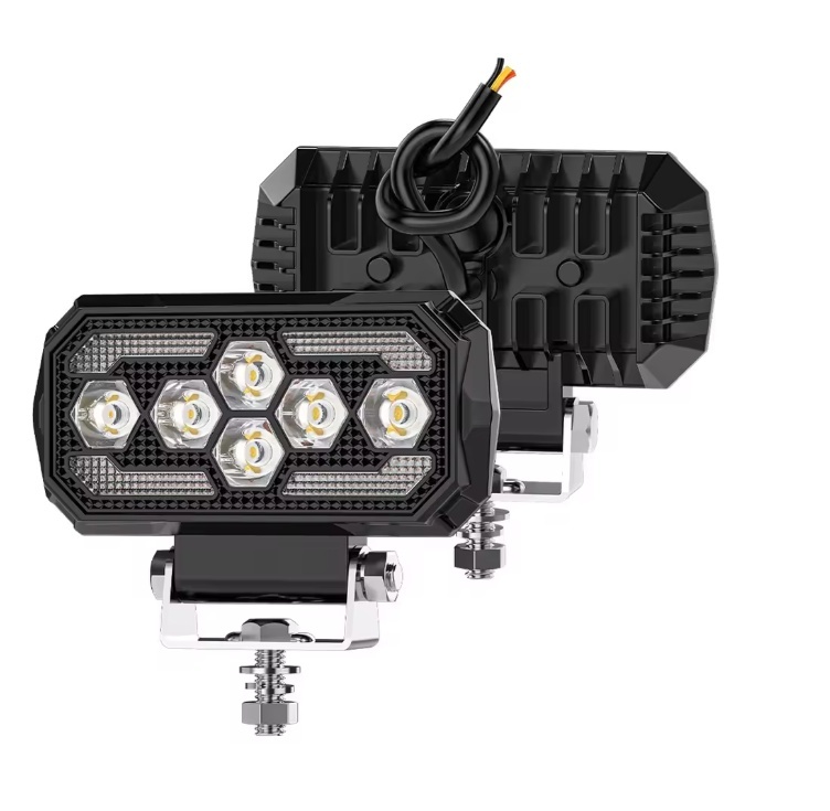 Off-road Driving Aluminum Shell LED Work Light Off-Road Light 3000LM Brightness IP67 Waterproof Aluminum Housing for Trucks