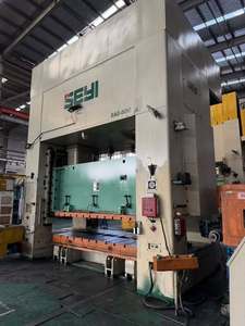 Presse de 600 tonnes avec course de 250 mm, table de 2800 x 1550 mm, banc de travail mobile avant pour applications d'emboutissage et de formage des métaux - Product Image 2