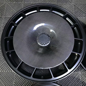 Jantes forgées monobloc Big Face avec disques aérodynamiques en fibre de carbone pour Porsche GTRS custom PCD 5x130 ou Center Lock fitting - Product Image 1