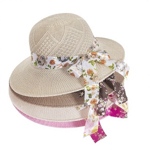 Chapeau de soleil à large bord en paille pour femme, avec ruban floral dessiné à la main, pliable, en herbe naturelle, accessoire d'été pour la plage ViettimeCraft - Product Image 3