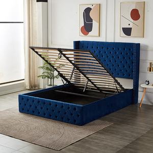 Lit simple Queen Size au design moderne gris et bleu, tête de lit capitonnée en velours moelleux avec dossier ailé, et système de levage hydraulique avec rangement intégré - Product Image 4