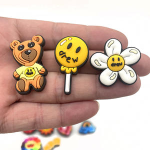 漫画の靴の装飾バックルかわいい文字DREWひまわり靴花靴バックルPVCソフトラバースリッパーアクセサリー - Product Image 2