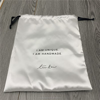 Sacs d'emballage pour maillots de bain en satin blanc 25*30cm avec cordon noir, grand sac anti-poussière en satin avec logo