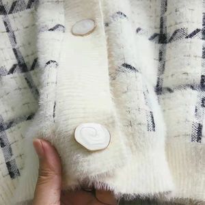 Vente en gros et au détail Fabricant de vêtements sur mesure Cardigan à col en V grande taille pour femmes <span class=keywords><strong>Pull</strong></span> en tricot pour femmes - Product Image 6