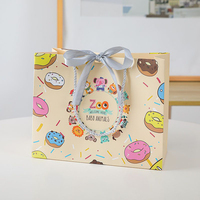 Sac cadeau de luxe pour la fête des enfants sac à main pour animaux de dessin animé sac à collation avec logo personnalisé ruban laminé accessoire emballage d'anniversaire
