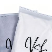 Sacs refermables en CPE givré recyclables personnalisés pour pochettes de vêtements avec logo imprimé en gravure