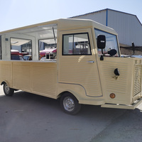 Camions de restauration professionnels entièrement équipés et conduits par des conducteurs qualifiés