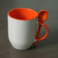 Mug à café souvenir en céramique personnalisé avec cuillère intégrée dans la poignée, idéal pour chocolat chaud, thé ou lait – Cadeau promotionnel
